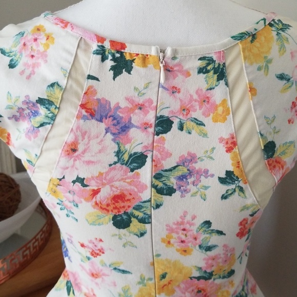 Mustard seed floral peplum top - Picture 5 of 6